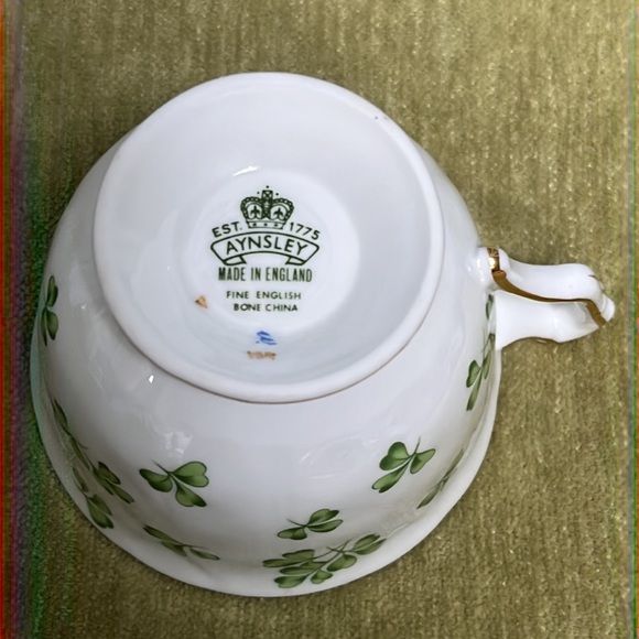 Vintage Aynsley Shamrock Footed Cup & Saucer Crocus Coupe Shape #159 England - Picture 9 of 16